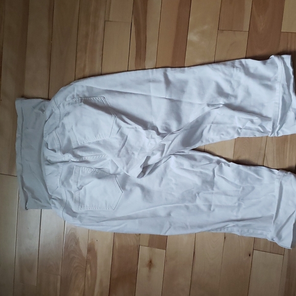 White denim maternity capri 1X - Picture 2 of 3